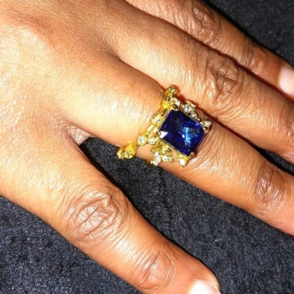 Elegant Blue and Gold Ring 6.5